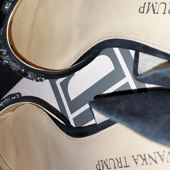 NIB Ivanka Trump 'Trika' D'Orsay Flats, 7 US - Picture 5 of 8